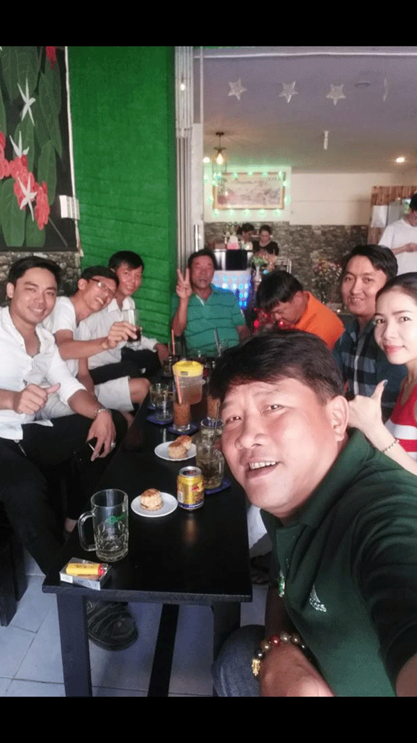 khong-nguoi-quan-ly-can-sang-lai-quan-cafe-q-8-27102.gif