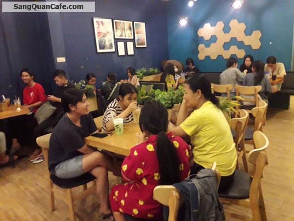 Sang gấp quán cafe đang hoạt động