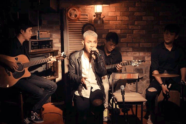 Sang gấp quán Cafe Acoustic Cổ Điển Quận 10