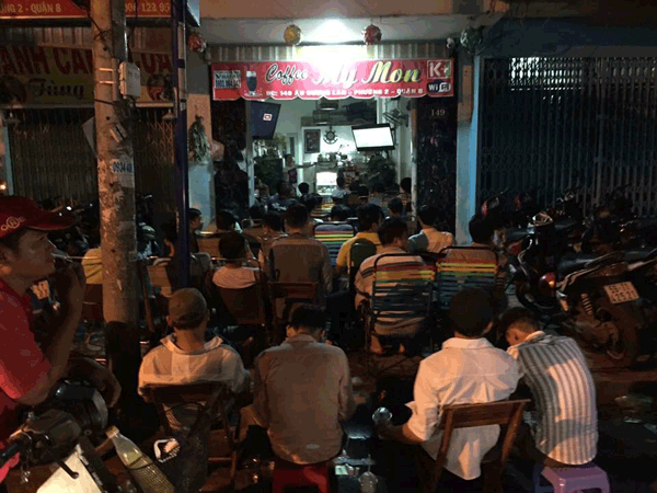 Sang gấp quán cafe bóng đá K+ phường 2, quận 8.