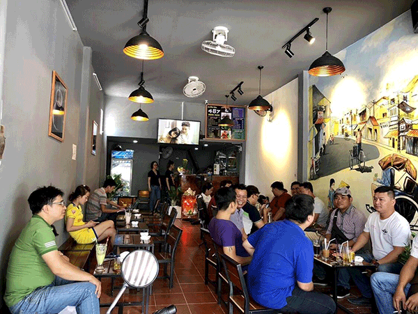 sang-gap-quan-cafe-da-set-up-hoan-thien-quan-7-80404.gif