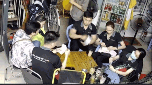 sang-gap-quan-cafe-o-to-hien-thanh-q10-44515.gif