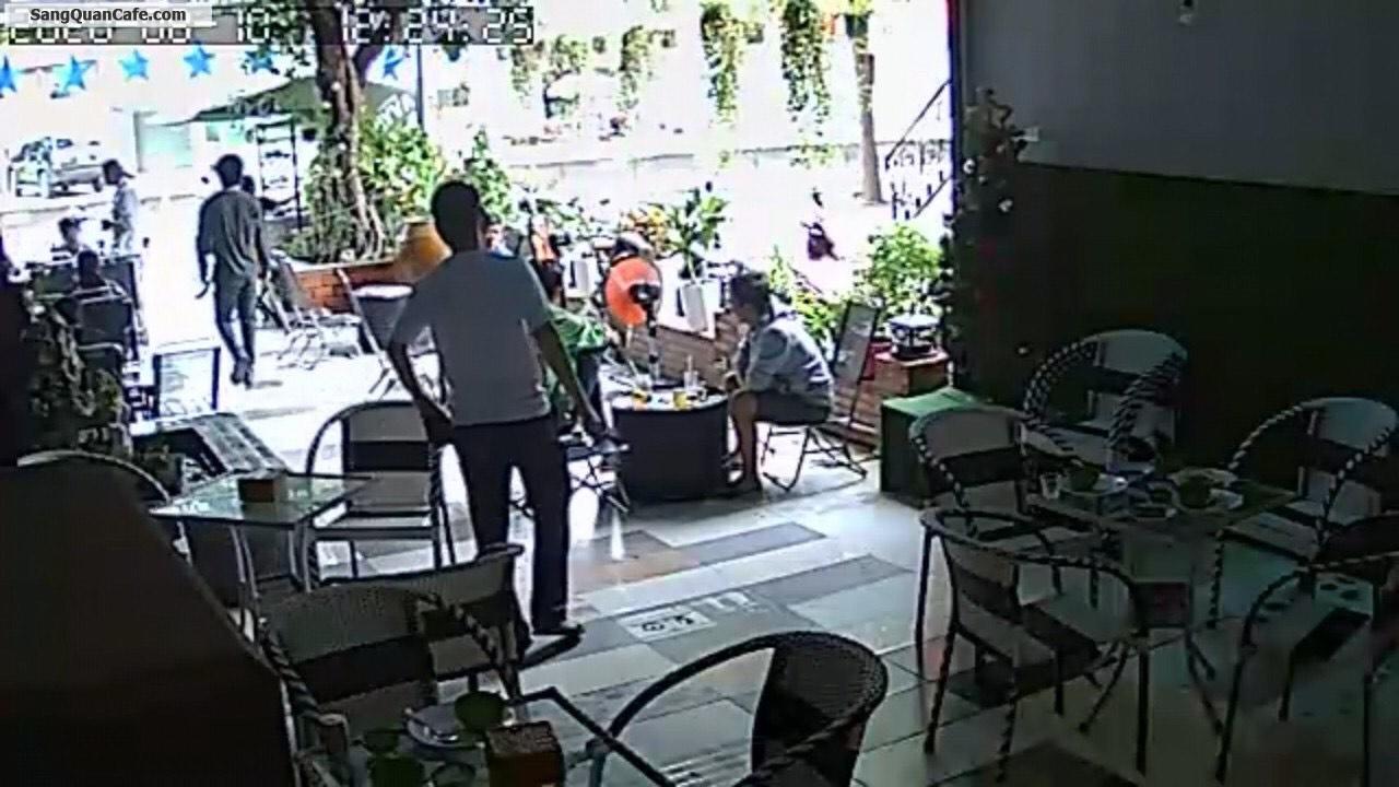 Sang quán cafe cho khách có thiện chí.