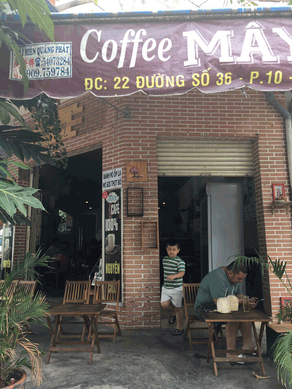 Sang quan cafe  đường số 36 bình phú, phường 10, quận 6.