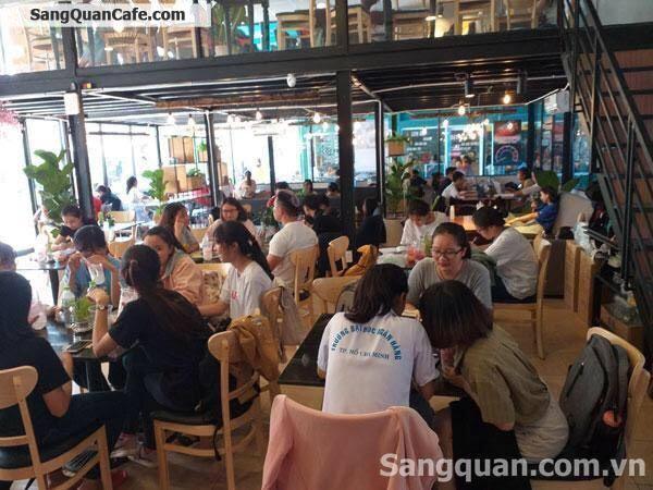 Sang quán Cafe & Trà sữa trong khuôn viên canteen trường ĐH Ngân Hàng