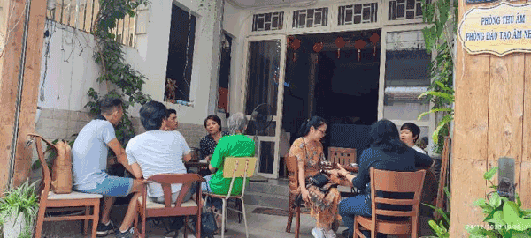 Sang quán cafe ăn sáng hát với nhau tại Phố Nguyễn Xí, Quận Bình Thạnh