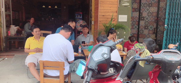 sang-quan-cafe-dang-kinh-doanh-dong-khach-68169.gif