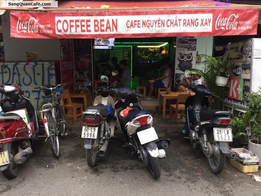 Sang quán cafe ghế gỗ đông khách quận 3