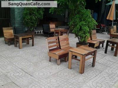 Sang quán cafe ghế gỗ máy lạnh, vỉa hè