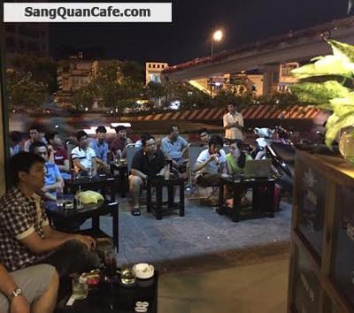 Sang Quán Cafe Ghế Gỗ Milano, vỉa hè rộng