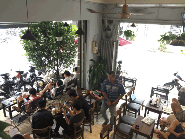 Sang quán cafe 2 MT đông khách nhất cư xá Bình Thới, Q.11