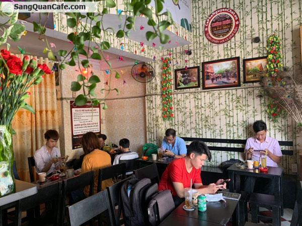 Sang quán cafe mặt tiền đang kinh doanh đông khách.