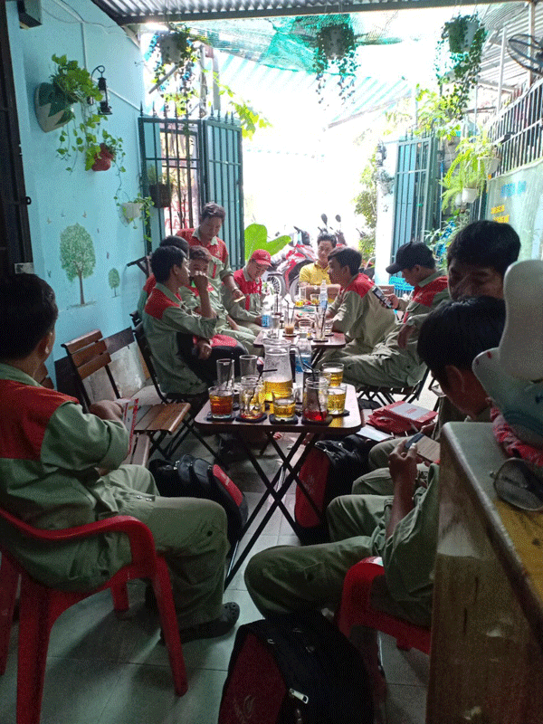 sang-quan-cafe-mat-tien-duong-12701.gif