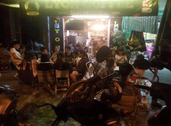 Sang quán cafe mặt tiền Hoàng Sa