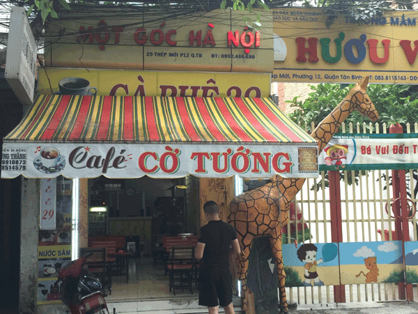 Sang quán cafe mặt tiền Thép Mới gần chợ Hàng Hoa Thám