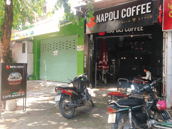 Sang Quán Cafe NaPoLy ( Nhượng Quyền) , Sân rộng 8m