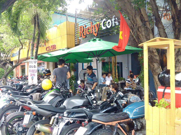 sang-quan-cafe-nga-4-mat-tien-mai-van-vinh-quan-7-42471.gif