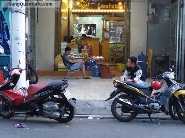 Sang quan cafe ngay cổng Uỷ Ban, Trường Học.