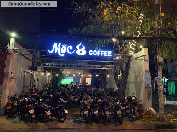 Sang quán cafe ngay góc ngã tư khi sầm uất