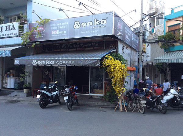 Sang quán cafe ngay ngã ba Bàu Cát Tân Bình