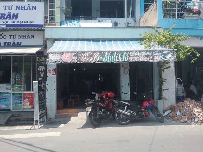 Sang quan cafe ngay ngã tư