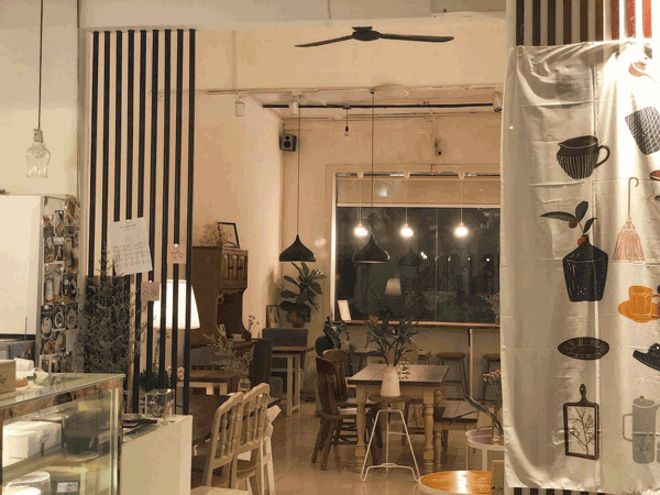 Sang quán Cafe nội thất đẹp tại Quận 1.