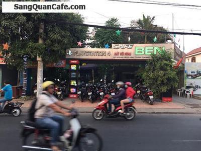 Sang quán cafe sân vườn, bóng đá