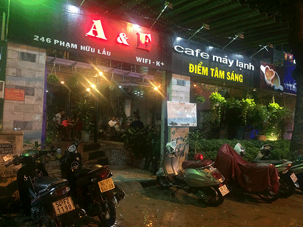 Sang quán Cafe sân vườn - máy lạnh quận 7