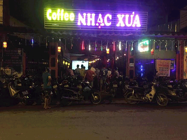 sang-quan-cafe-san-vuon-nhac-xua-binh-chanh-56477.gif