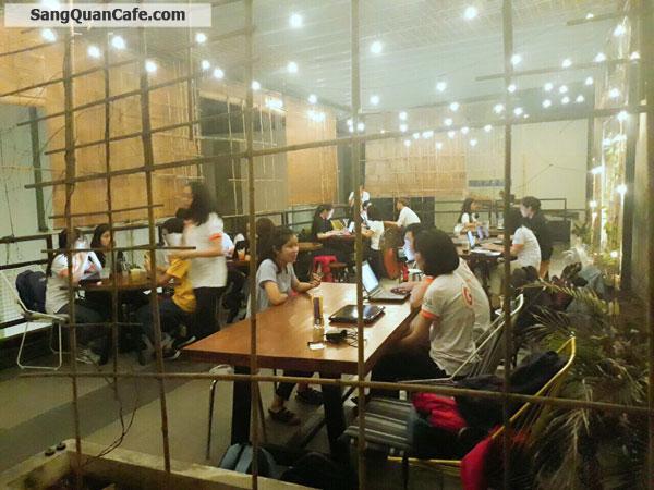 Sang quán cafe thương hiệu Flour 8 gần ngay ĐH Kinh Tế