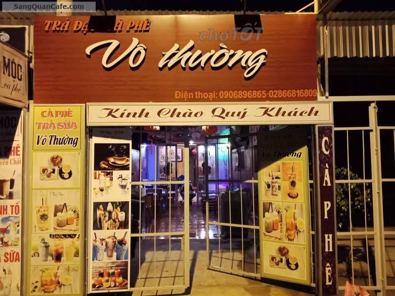 Sang quán caffe đang hoạt động có đầy đủ trang thiết bị